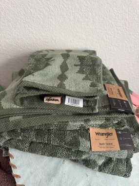2 Wrangler Olive Geometric Bath Towels + 1 hand towel - NWT